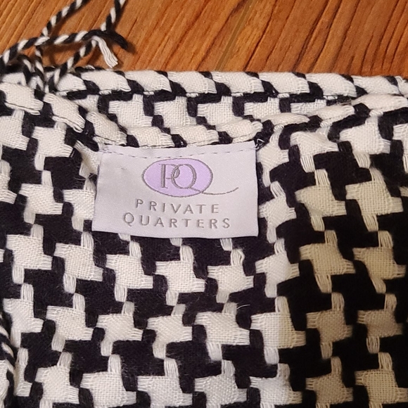 NWT houndstooth scarf - Picture 4 of 6